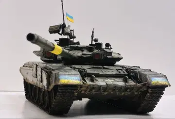 즈베즈다 1/35 T-90A 완성품 탱크 모형 프라모델 우크라이나