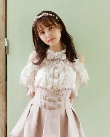 LIZ LISA 오픈 숄더 프릴 블라우스