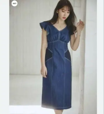 Herlipto RuffledShoulder DenimMidiDress