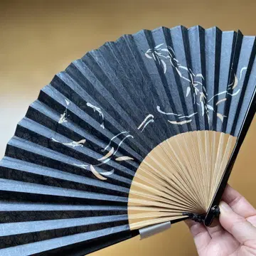 검은색 일본풍 부채 잉어 무늬