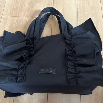 HELOYSE 프릴 블랙 토트백