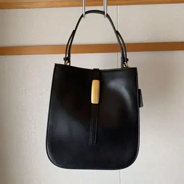 검은색 가죽 토트백