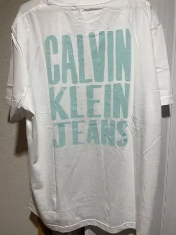 이번 시즌 Calvin Klein Jeans 티셔츠 화이트