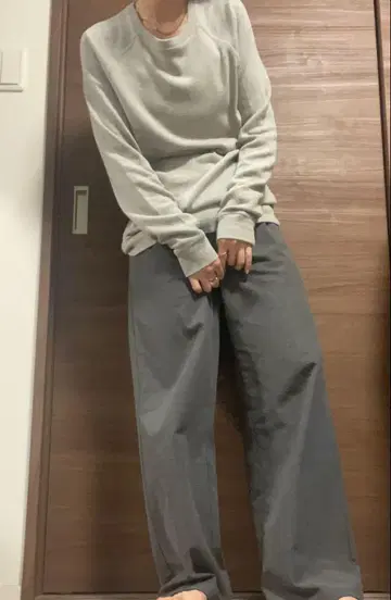 그레이 래글런 슬리브 니트