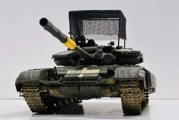 트럼페터 1/35 T-64BV MOD 1984 완성품 탱크 모형