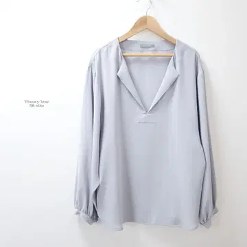 하자품 띠어리 럭스 트리아세테이트 슬릿 넥 루즈핏 블라우스