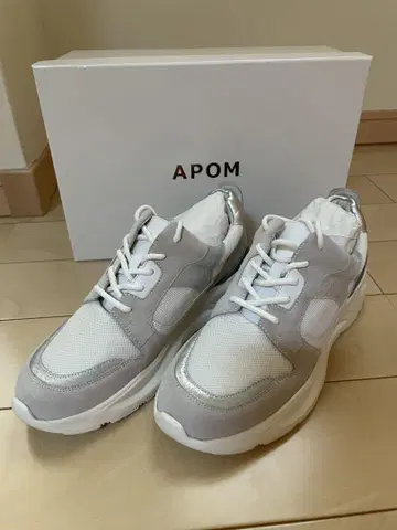 APOM 그레이 화이트 통굽 스니커즈