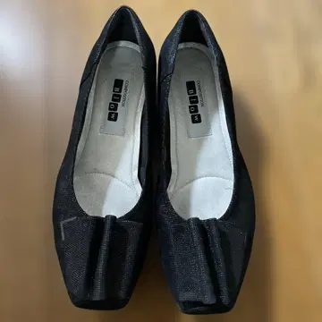 리본 포함 블랙 플랫슈즈