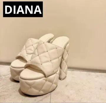 DIANA 화이트 퀼팅 하이힐 샌들