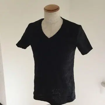 토네이도 마트 블랙 꽃무늬 V넥 티셔츠