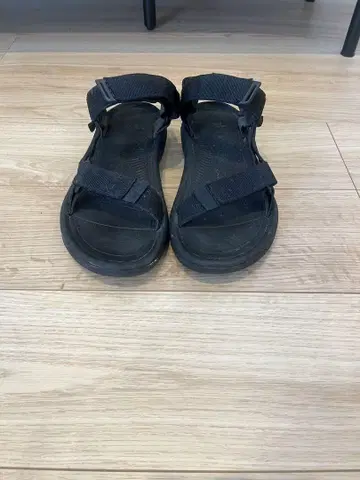 Teva 블랙 샌들
