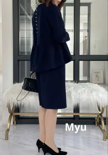 새상품급 myu 스트레치 페플럼 펄 원피스 네이비 포멀
