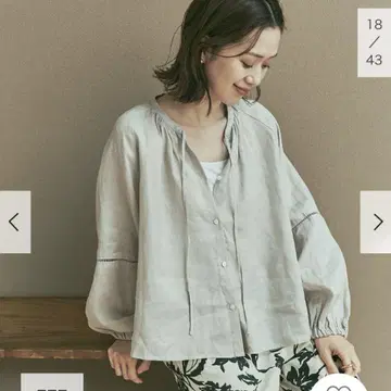 이번 시즌 어반 리서치 도어스 린넨 사다리 레이스 블라우스 그레이지
