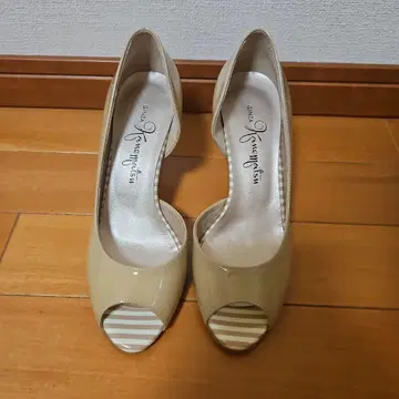 새상품급 긴자 카네마츠 GINZA kanematsu 펌프스 21.5