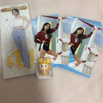 TWICE 지효 트레카 2장 & 아크릴 스탠드 & 가챠