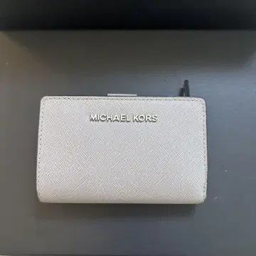MICHAEL KORS 실버 접이식 지갑