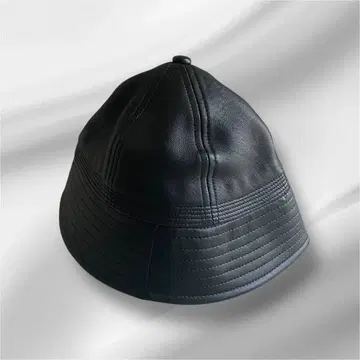Hender Scheme 블랙 양피 버킷햇