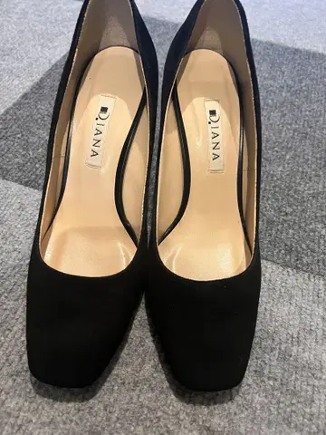 다이애나 블랙 하이힐