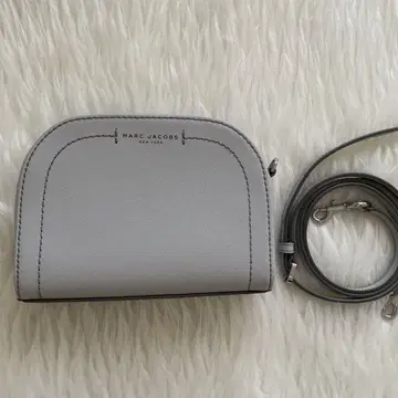 마크제이콥스 하프문 숄더백 그레이