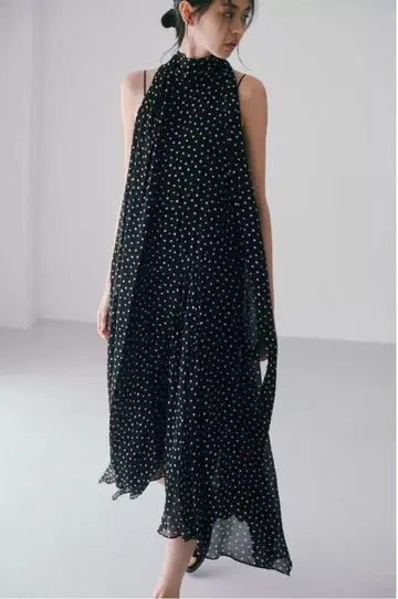 ZARA 홀터넥 도트 무늬 원피스 M 사이즈
