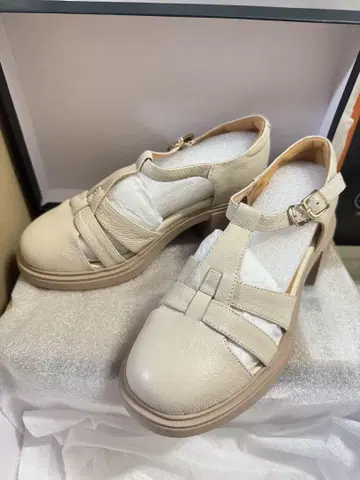 베이지 힐업 구르카 샌들 새상품급 23cm