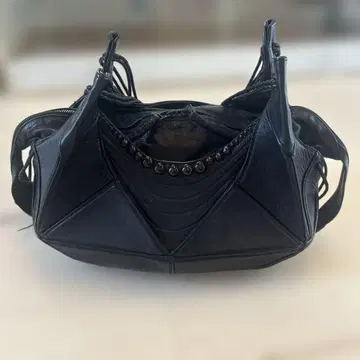 케무리 블랙 가죽 세미 숄더백