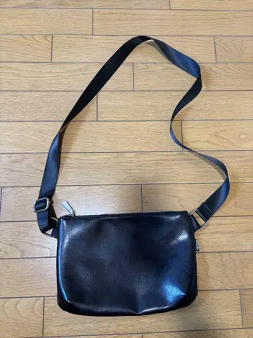 REGiSTA 블랙 숄더백