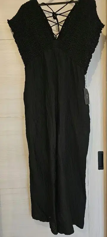 Kastane 블랙 V넥 올인원 원피스