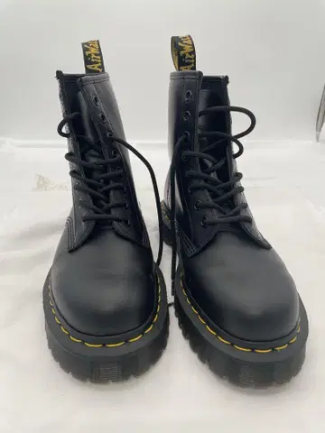Dr.Martens 닥터마틴 25345 8홀 부츠