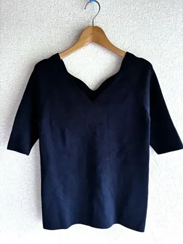 노블 네이비 V넥 니트 오부소매