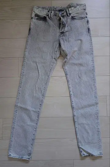 JOHN ELLIOTT The Cast 2 Rigid