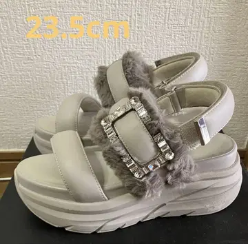 다이애나 통굽 비쥬 퍼 샌들 23.5cm