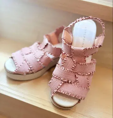 Anteprima 프린지 핑크 컴포트 샌들