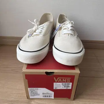 VANS Authentic 44 DX 화이트 27.5cm