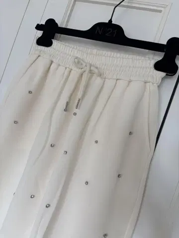 아이보리 비즈 장식 캐주얼 팬츠