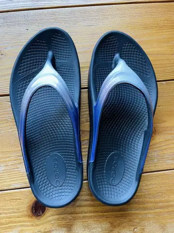 레어 Oofos Oomega JS Exclusive 샌들 23
