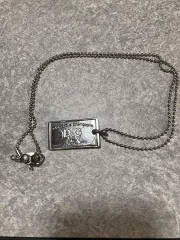 D&G Glamorous Champagne 목걸이 1994년 제작