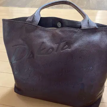 Dakota 다크 브라운 가죽 토트백