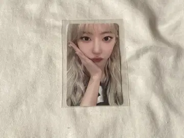 LESSERAFIM 미야와키 사쿠라 트레이딩 카드
