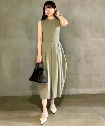 Mila Owen 슬리브리스 롱 원피스 M 사이즈 카키