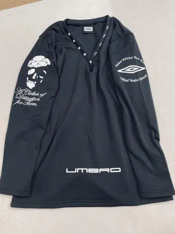 새상품급 umbro 긴팔 상의 의류