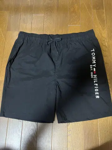 TOMMY HILFIGER 블랙 숏팬츠 XXL