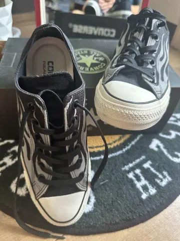 Converse 프레임 패턴 하이컷 스니커즈