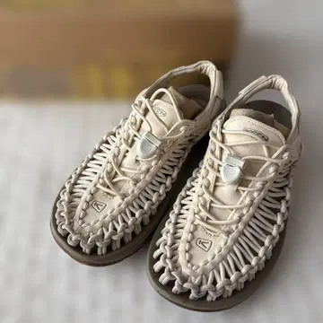 KEEN 샌들 23.5cm