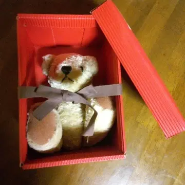 곰 봉제 인형 빨간색 박스형 선물로 최적