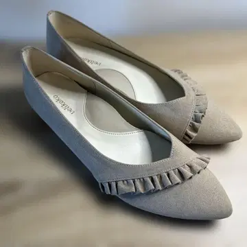 프릴 장식 베이지 플랫슈즈 24.5cm