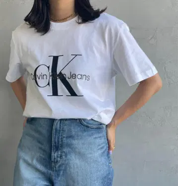 Calvin Klein 티셔츠