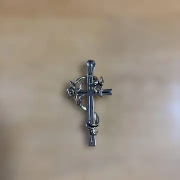 실버 펜던트 탑