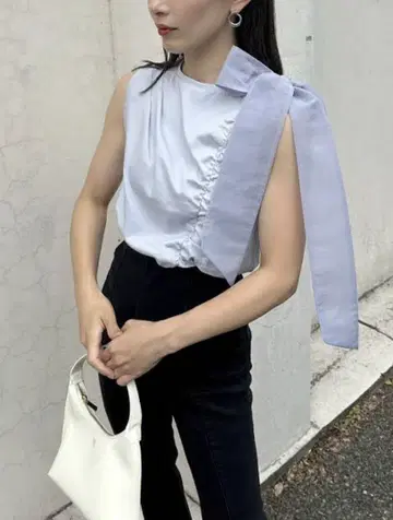 새상품 SNIDEL 벨로아 리본 개더 컷 풀오버 슬리브리스 티셔츠