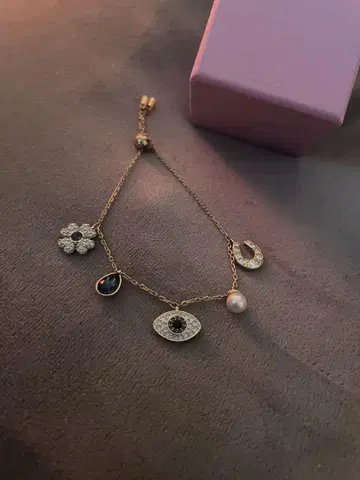 신상 새상품급 swarovski 스와로브스키 꽃과 눈 팔찌